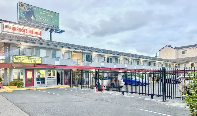 Americas Inn & Suite - Image 1