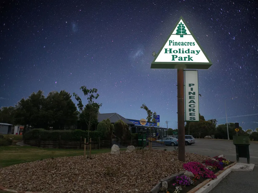 Pineacres Motel and Park - Image 1