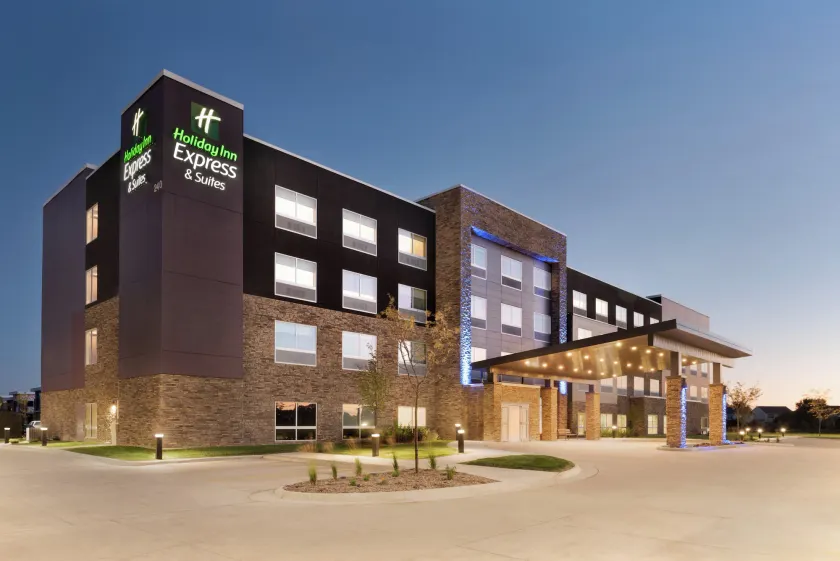 Holiday Inn Express & Suites - West Des Moines - Jordan Creek by IHG - Image 1