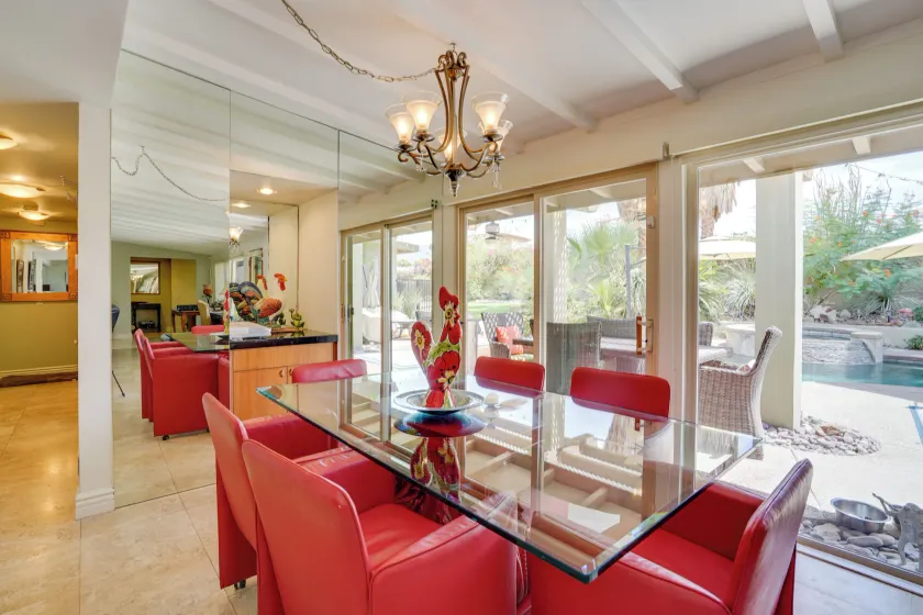 In der Nähe von Golfplätzen: Oase in Palm Desert mit Pool und Spa - Innenbereich