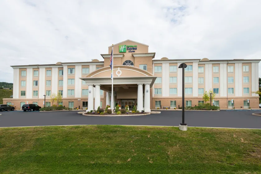 Holiday Inn Express and Suites Dickson City by IHG - Image 1