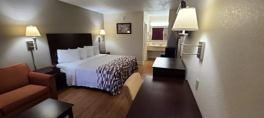 Red Roof Inn Tifton - Image 1