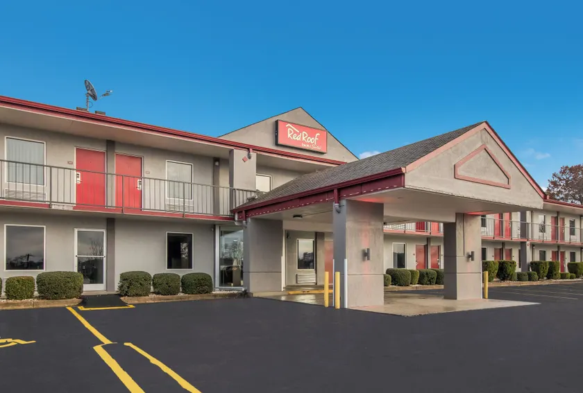 Red Roof Inn & Suites Jackson, TN - Image 1