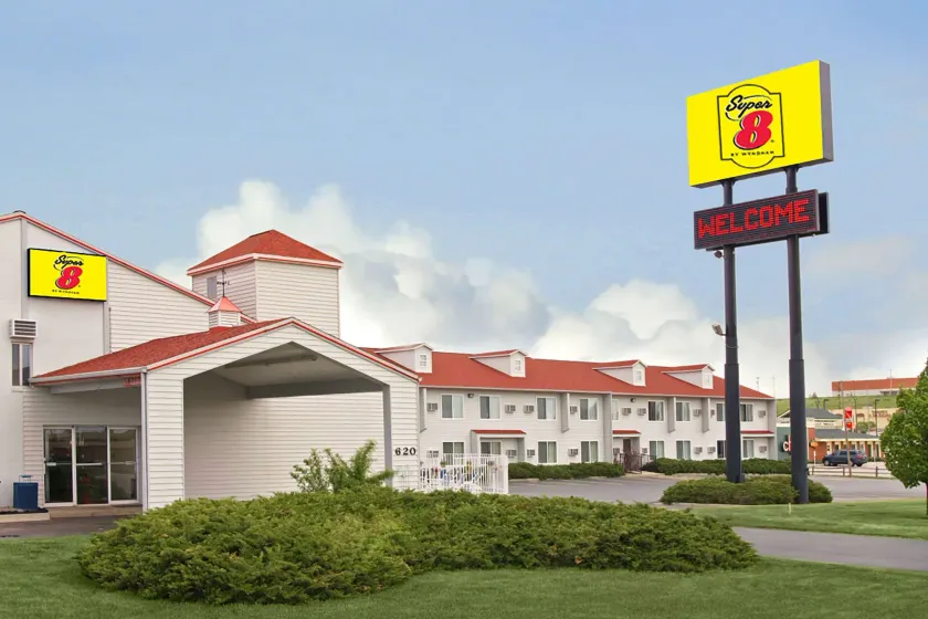 Super 8 by Wyndham Rapid City - Image 1