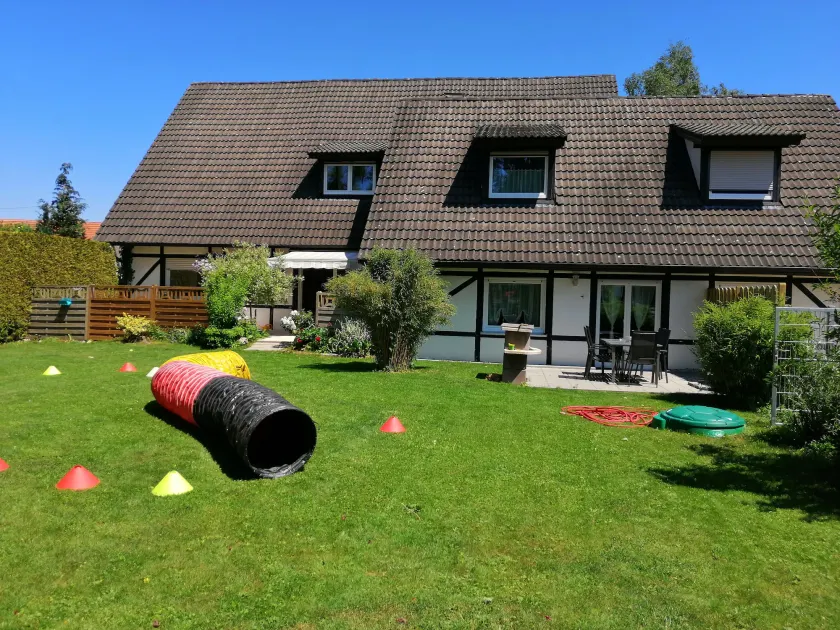 Ferienwohnung auf 110 m2, Terrasse, Garten, Parkplatz, Nähe A7 - Image 1