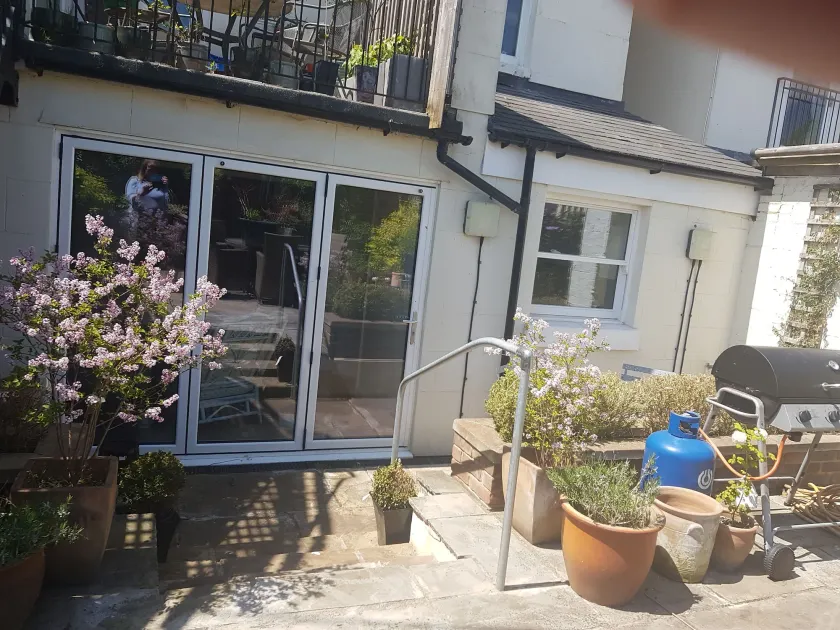 Lovely Large Garden Flat - Image 1