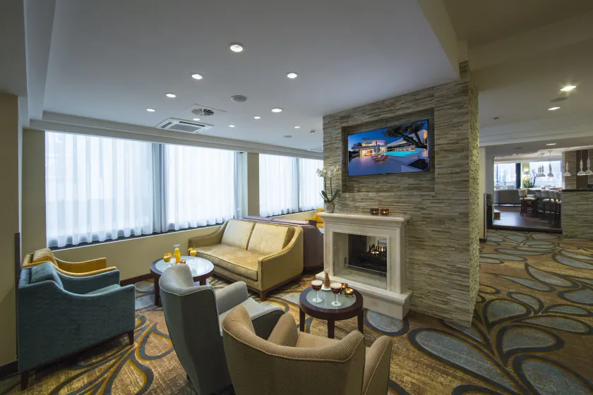 Crowne Plaza Maastricht by IHG - Salón en el vestíbulo