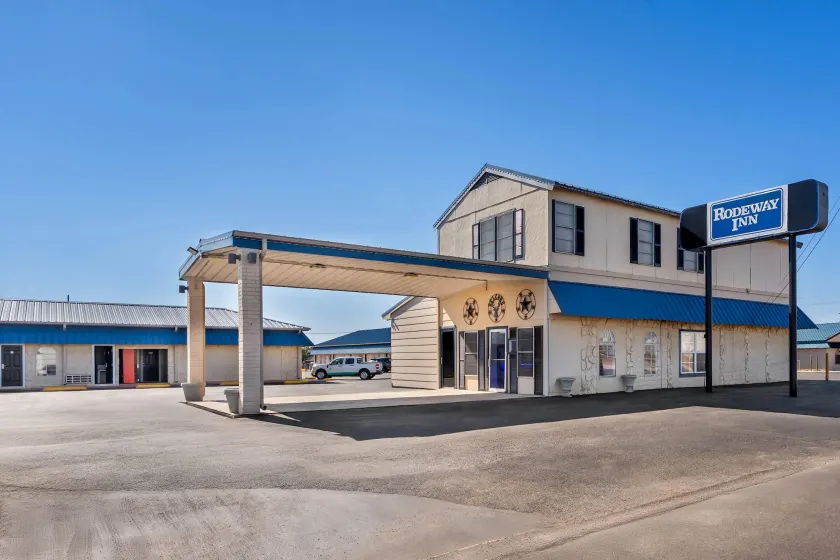 Rodeway Inn Llano - Image 1
