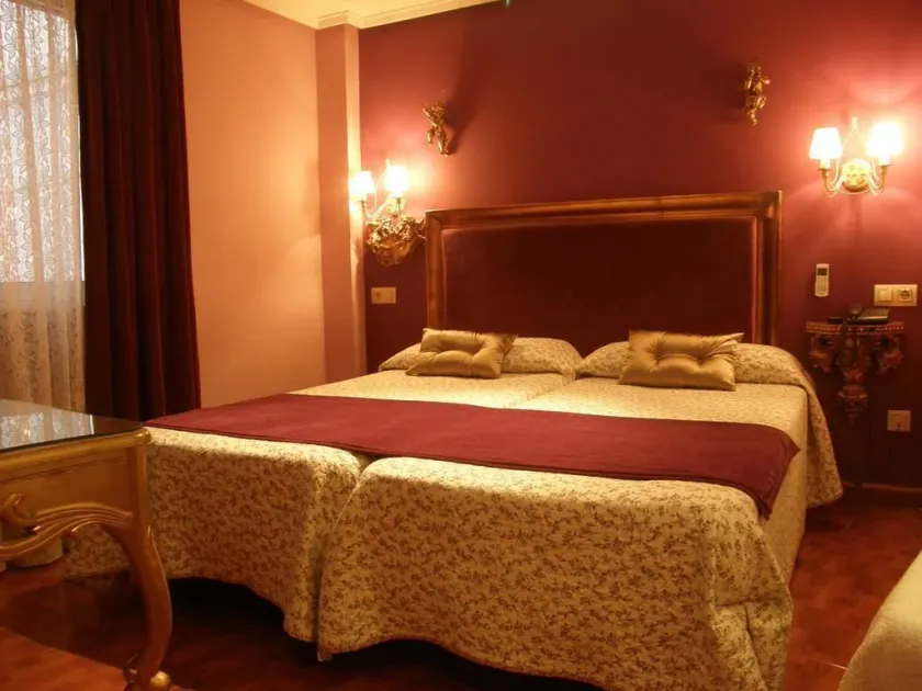 Hostal Goya Suites - Image 1