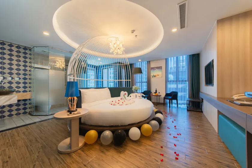 Aaron Hotel - Image 1