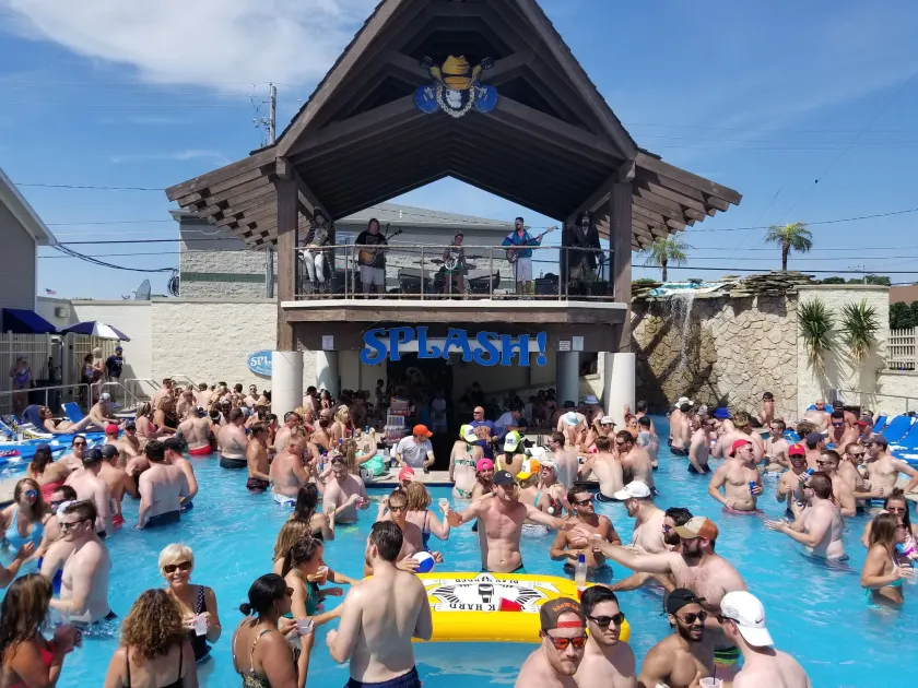 Grand Islander Hotel - Image 1