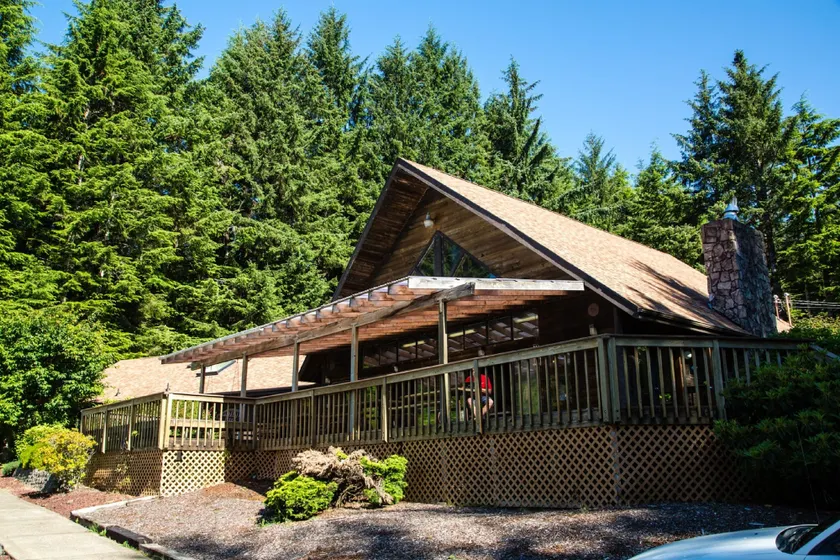 South Jetty RV & Camping Resort - Image 1