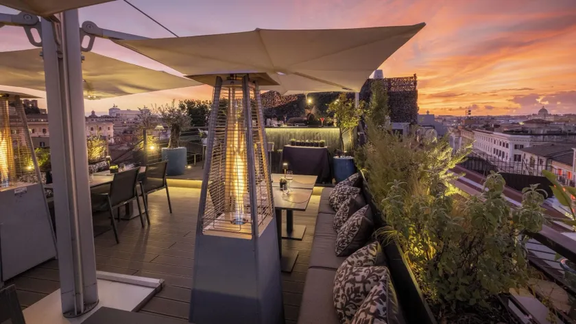 U-Visionary Roma Hotel - Image 1