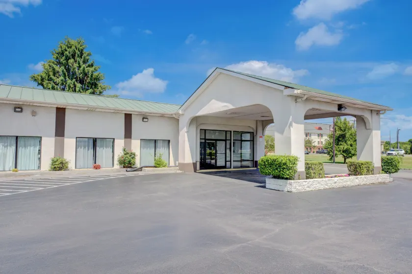 Travel Inn Lebanon Nashville Near I-40 - Image 1