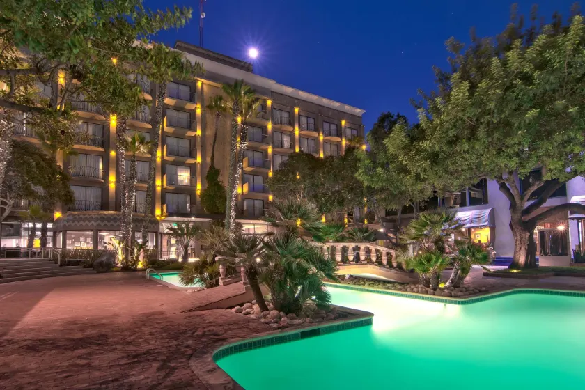 Hotel Lucerna Tijuana - Image 1