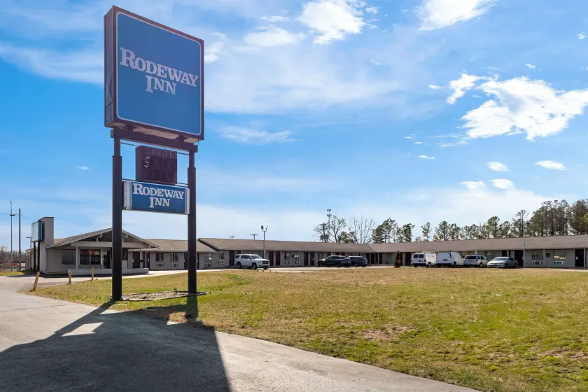 Rodeway Inn Dickson - Image 1