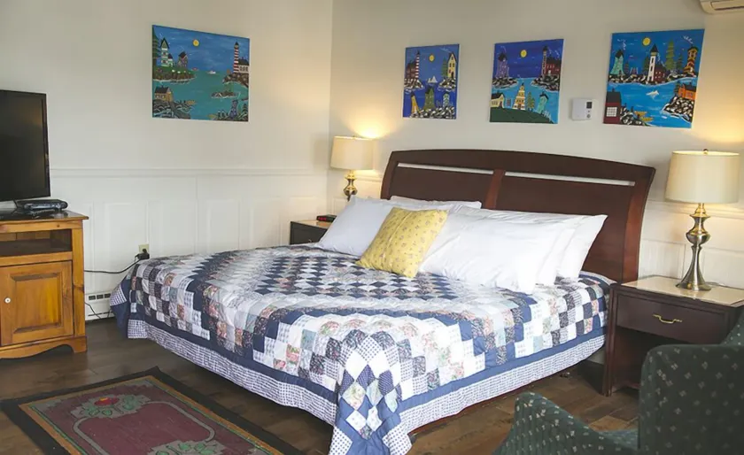 Lanes Privateer Inn - Image 1