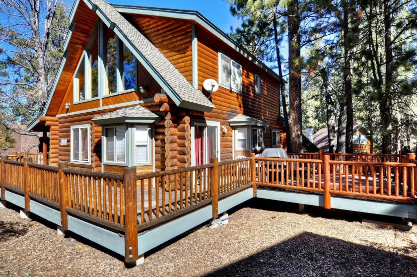 No 16 Pine Lodge Outdoor Spa - Image 1
