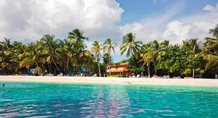 Hotel Cocoplum Beach - Image 1