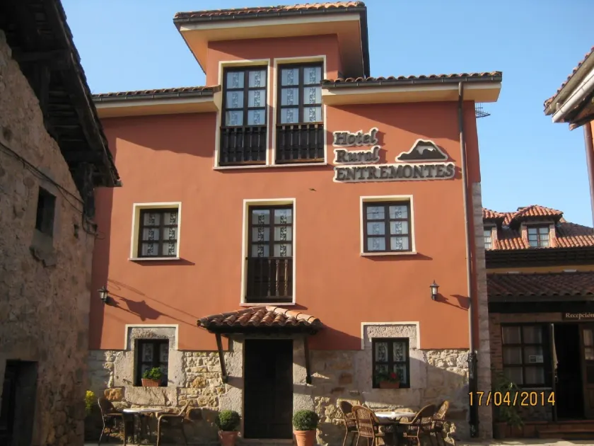 Hotel Rural Entremontes - Image 1