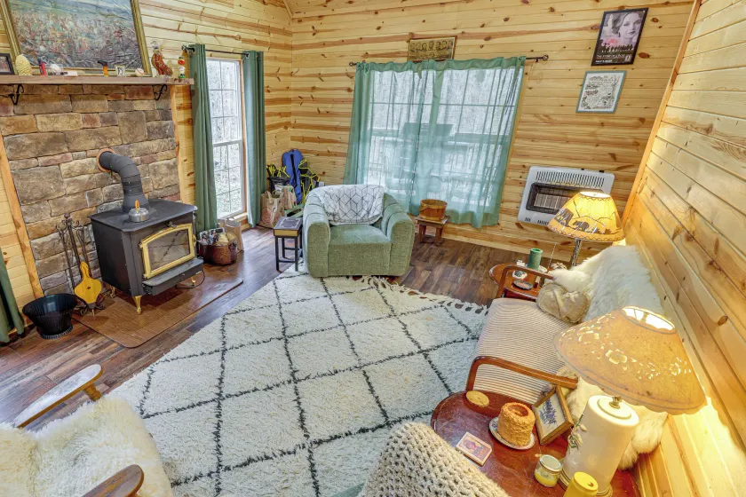 Greenbrier River On-site! Modern-rustic Log Cabin - Image 1