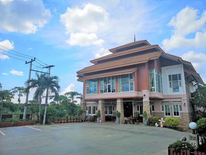 Phusuay Park View Hotel - Image 1