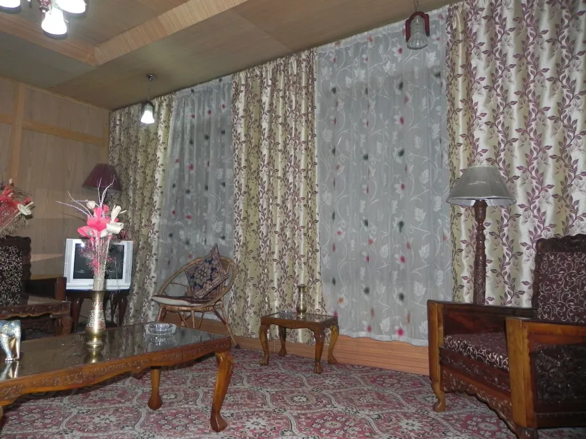 Shabrose Heritage Houseboats - Hall