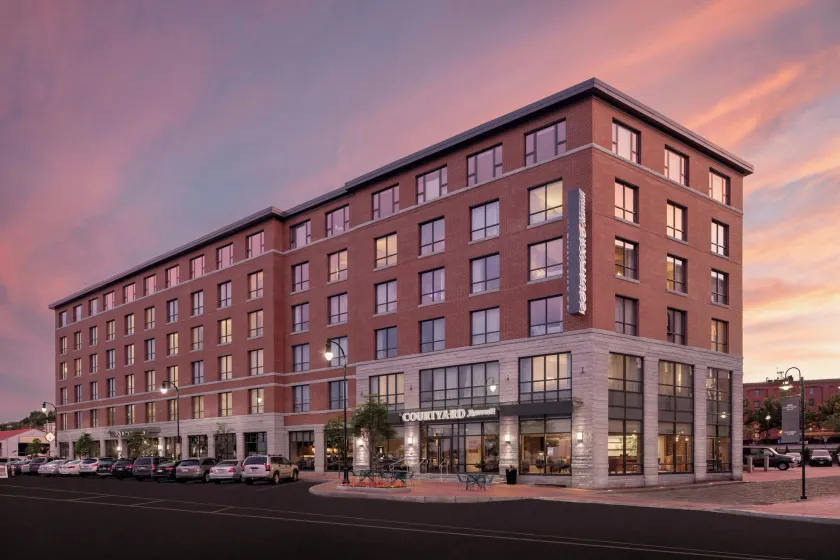 Courtyard by Marriott Portland Downtown/Waterfront - Image 1