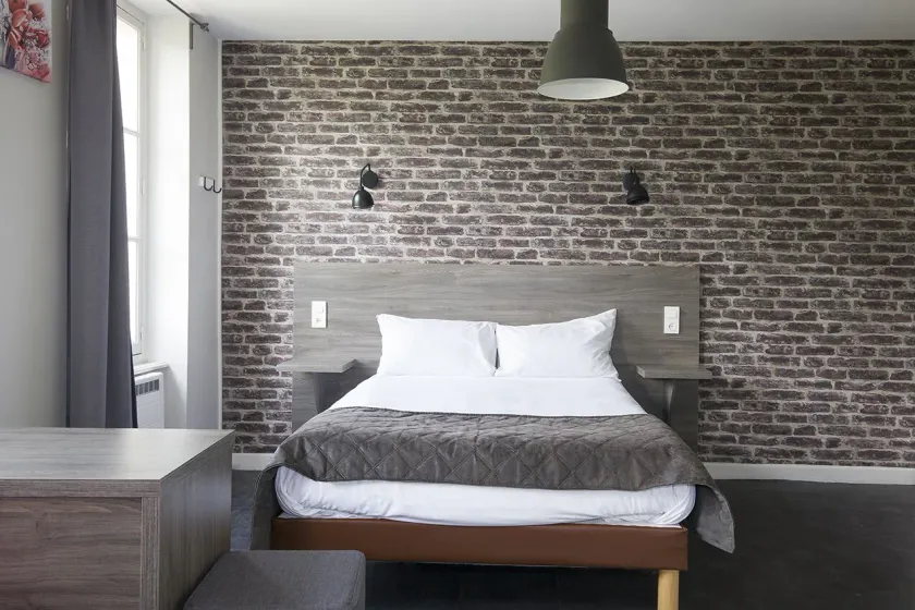 Logis Hotel & Restaurant Le Carnot - Image 1