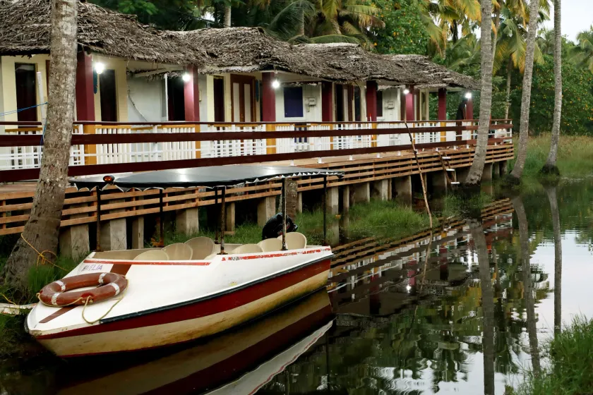 Phoenix Island Resort - Image 1
