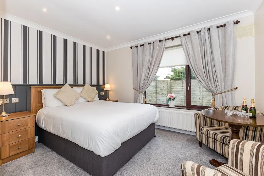 Hillview House - Image 1