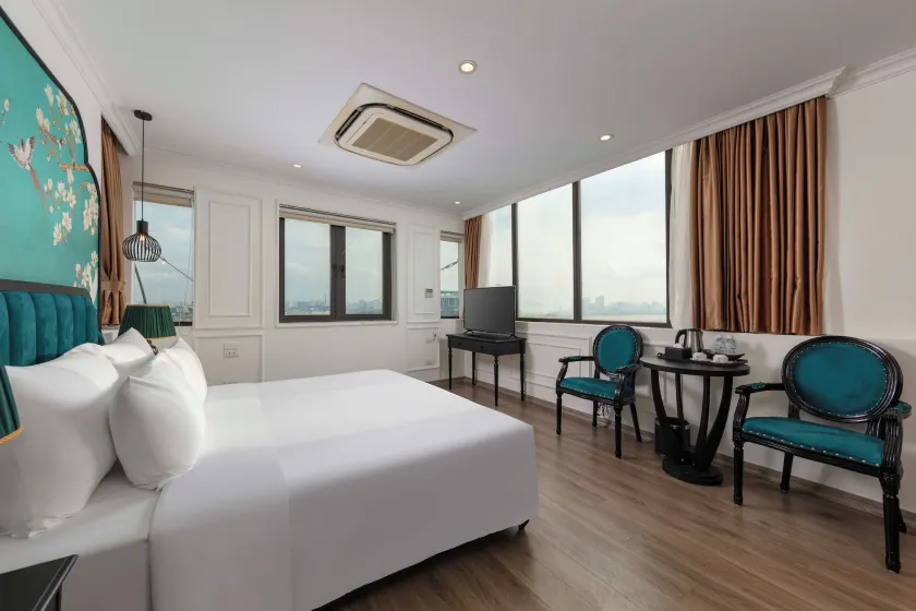 Azen Lakeside Hotel & Travel - Image 1