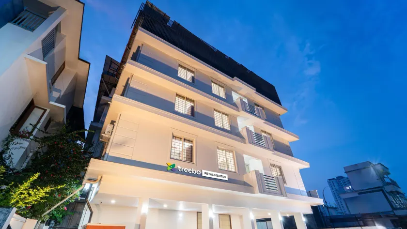 Treebo Petals Suites Marine Drive - Image 1