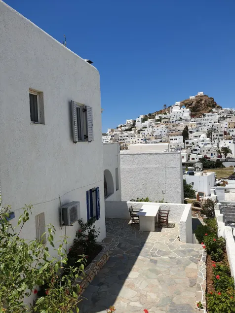 Aphrodite Hotel & Apartments - Image 1