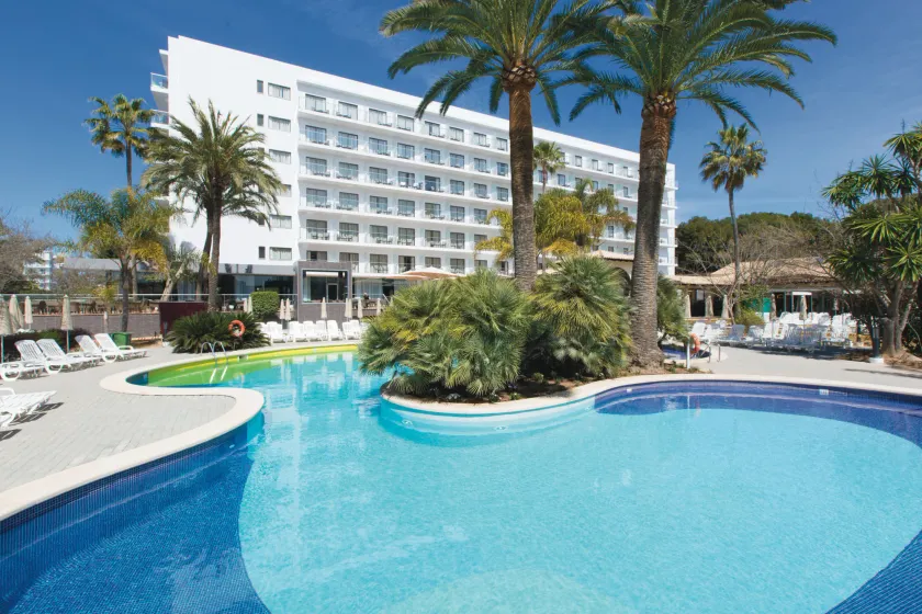 Hotel Riu Bravo - 0'0 All Inclusive - Image 1