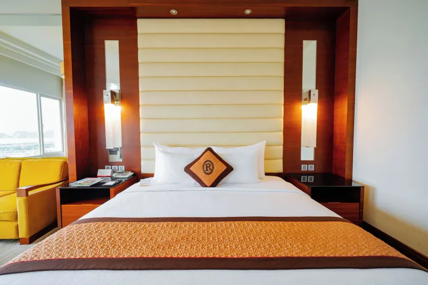 Royal Halong Hotel - Image 1