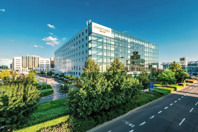 Courtyard by Marriott Prague Airport - Image 1