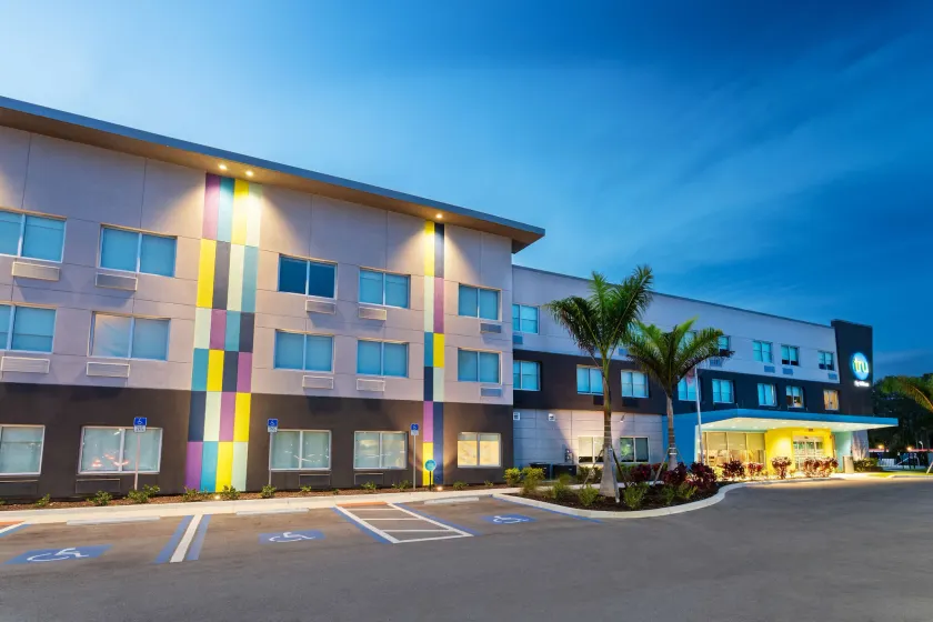 Tru By Hilton Bradenton I-75, FL - Image 1