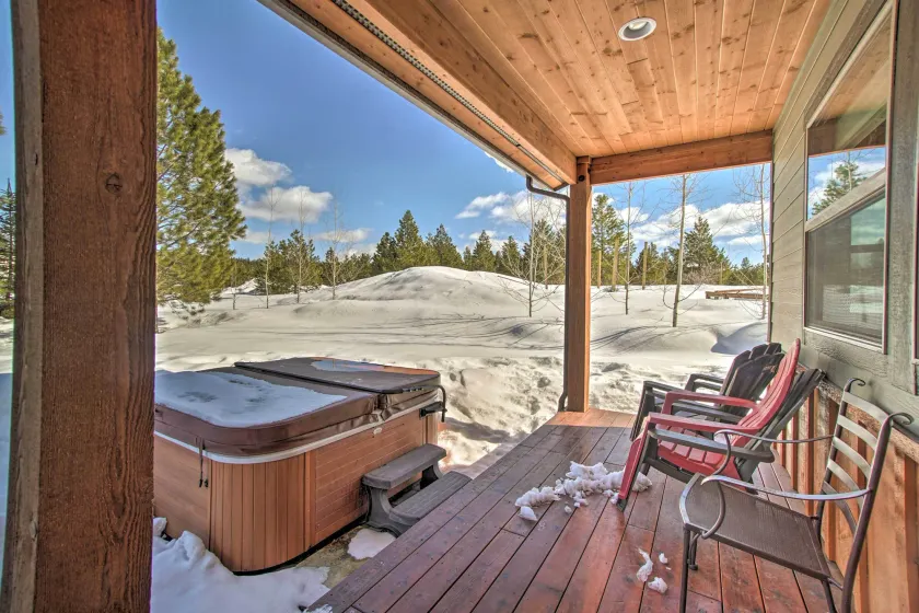 McCall Home + Hot Tub ~ 2 Mi to Payette Lake - Intérieur