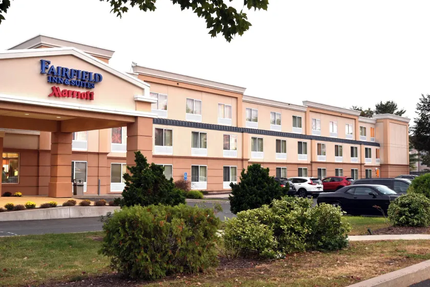 Fairfield Inn Hartford Airport - Image 1