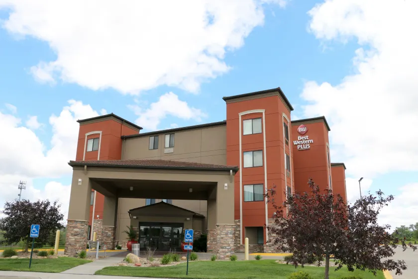 Best Western Plus Omaha Airport Inn - Image 1