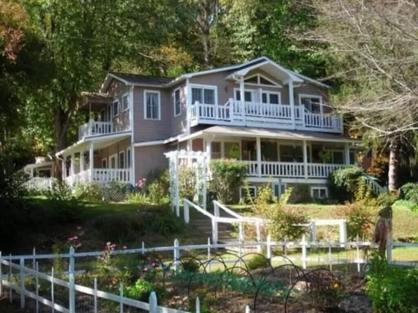 Folkestone Inn - Image 1