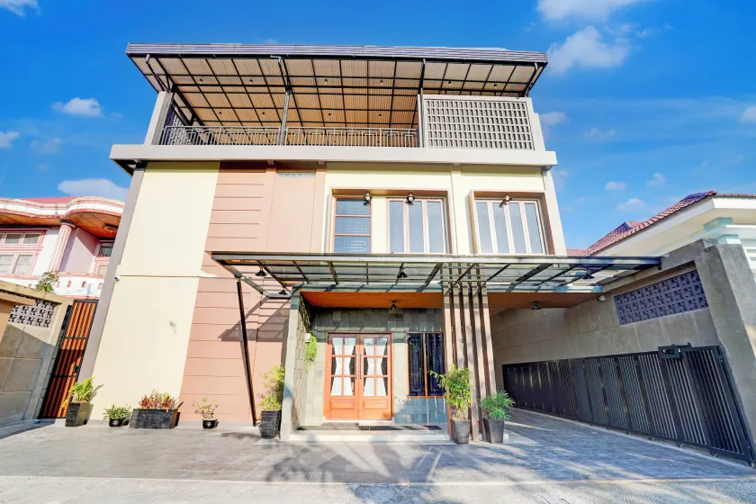 Collection O Padang City Center Near Transmart Padang Formerly De Orchids - Image 1