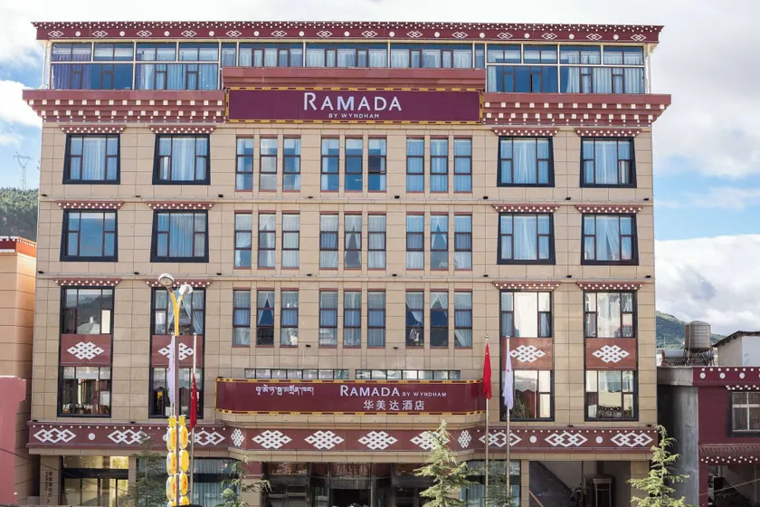 Ramada by Wyndham Diqing - Image 1