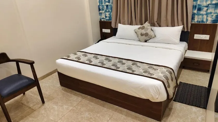 Hotel Suvarnam Residency - Image 1