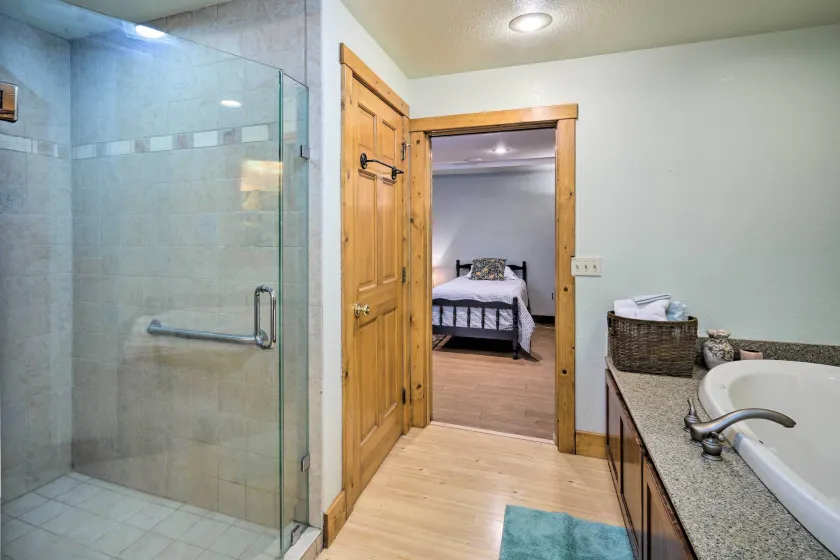 Hiking Nearby! Secluded Ellsworth Apartment - Interni