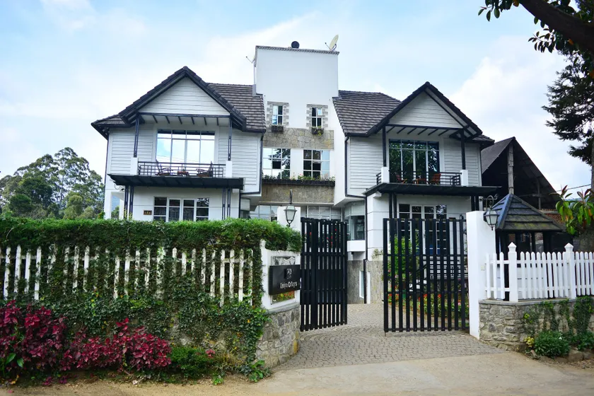 Unique Cottages - Image 1