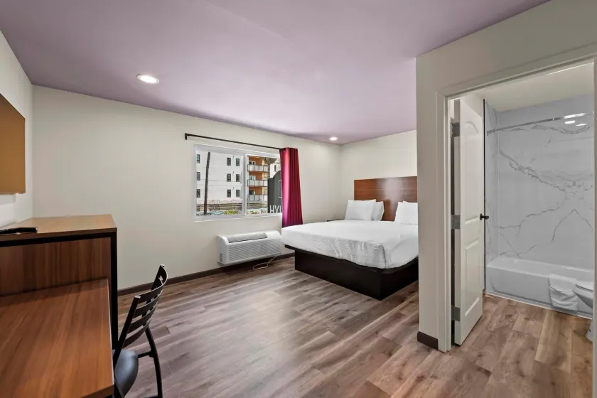Hyland Inn Long Beach - Image 1