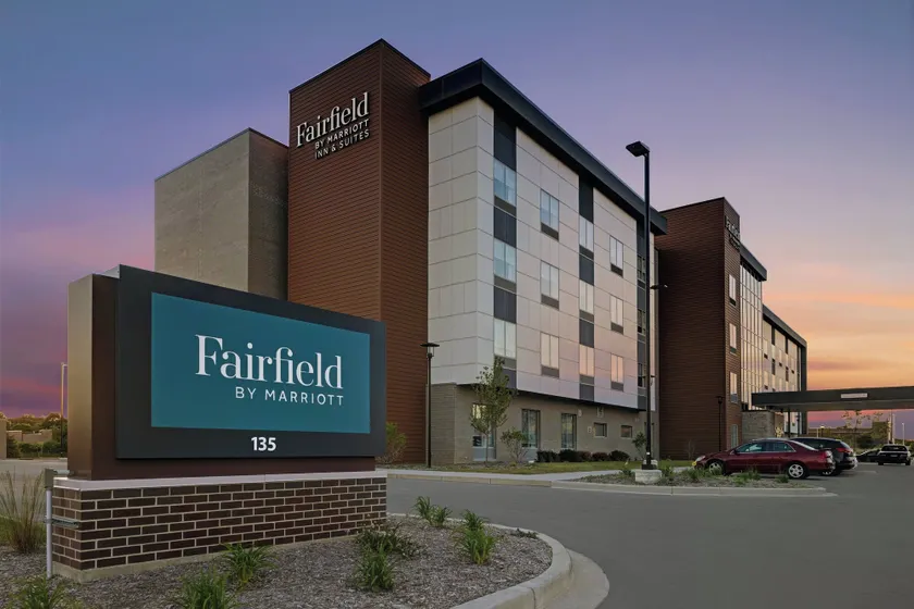 Fairfield Inn & Suites by Marriott Milwaukee Brookfield - Image 1