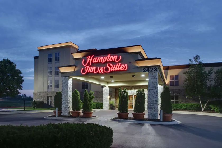Hampton Inn & Suites Chicago/Aurora - Image 1